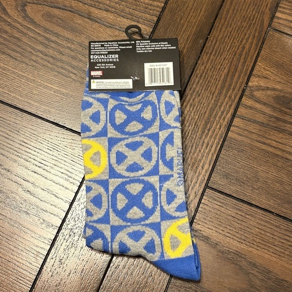 3/$20 Marvel X-Men Crew Socks a Blue Yellow Gray pattern with X-Men "X" logo NWT - Picture 3 of 6